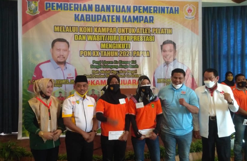 KONI Kampar Bekali Uang Saku Atlit Memperkuat Riau di PON Papua 