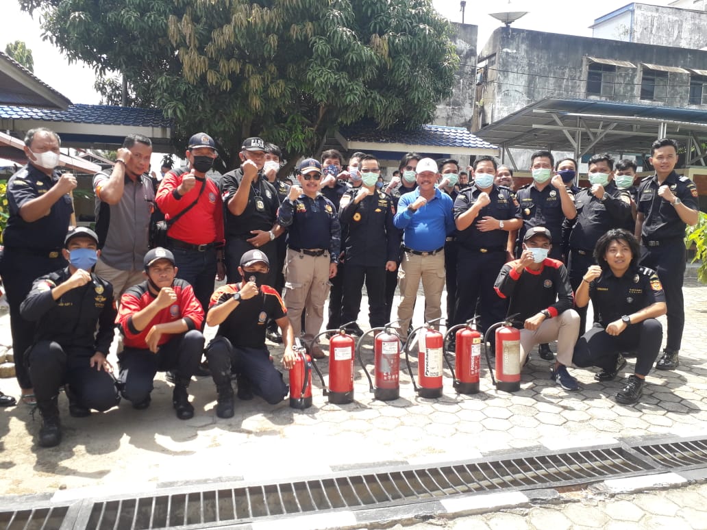DPKP Inhil Berikan Training Penggunaan Alat Pemadam Api Ringan Penangulangan Kebakaran Kepada KPPBC TMP C Tembilahan