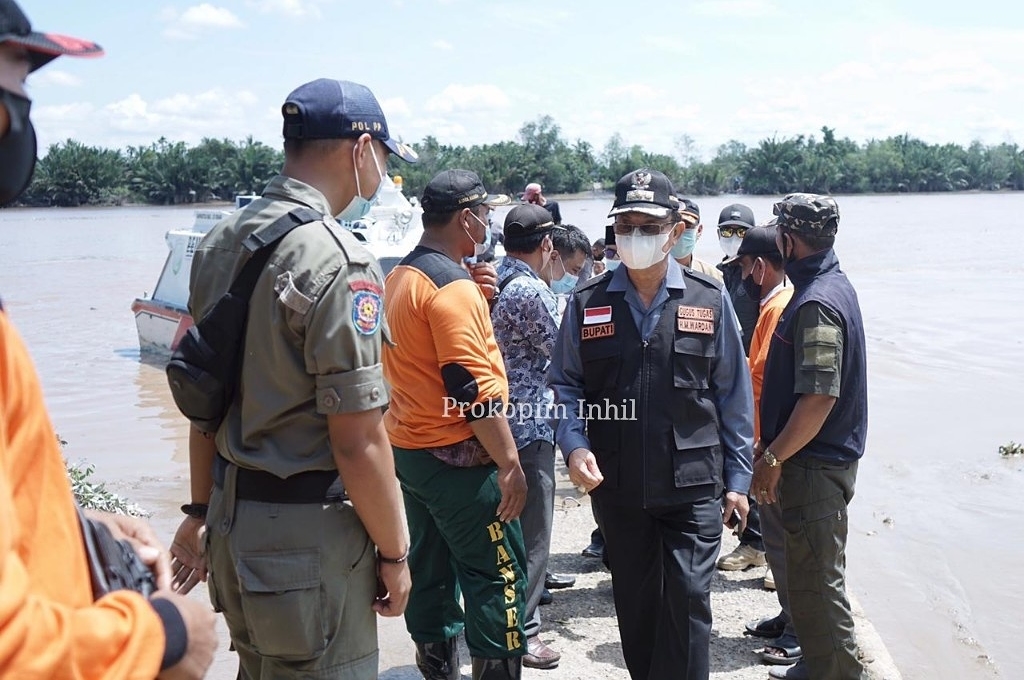 Bupati HM Wardan Pimpin Langsung Bakti Sosial Penyerahan Bantuan Korban Angin Puting Beliung di Reteh