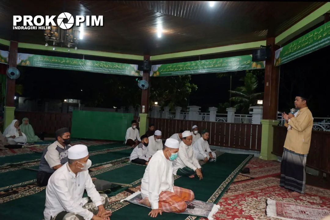 Sambut Ramadhan Hari Pertama, Bupati Inhil HM Wardan Imami Shalat Isya dan Taraweh Berjamaah