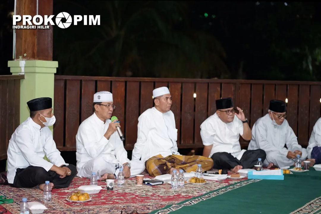 Safari Ramadhan Malam Ke-10 Bupati Inhil Serap Aspirasi Pembangunan Infrastruktur Jalan Antar Desa Kecamatan Enok