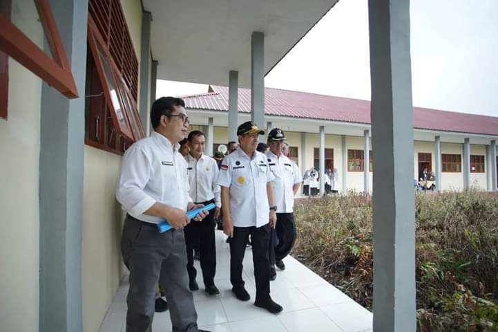 Bupati HM Wardan Dampingi Gubernur Riau Kunjungan ke SMA Negeri 1 Sungai Beringin