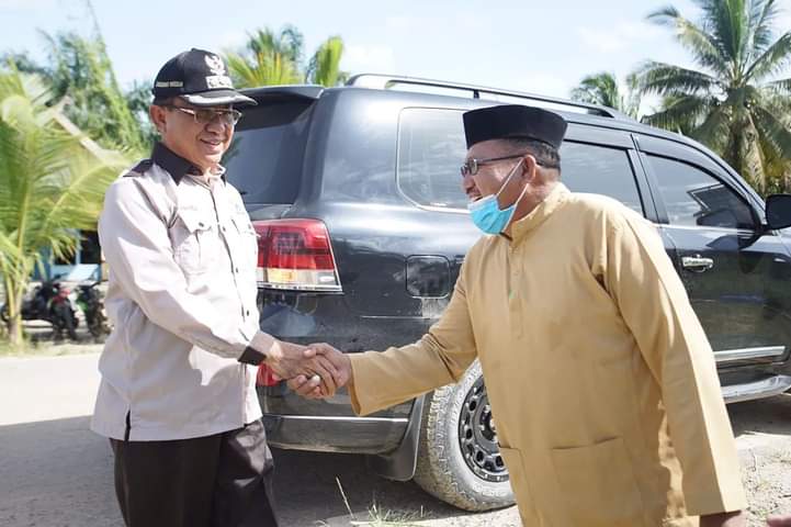 Bupati HM Wardan Berikan Bantuan Bagi Korban Banjir di Desa Kuala Keritang