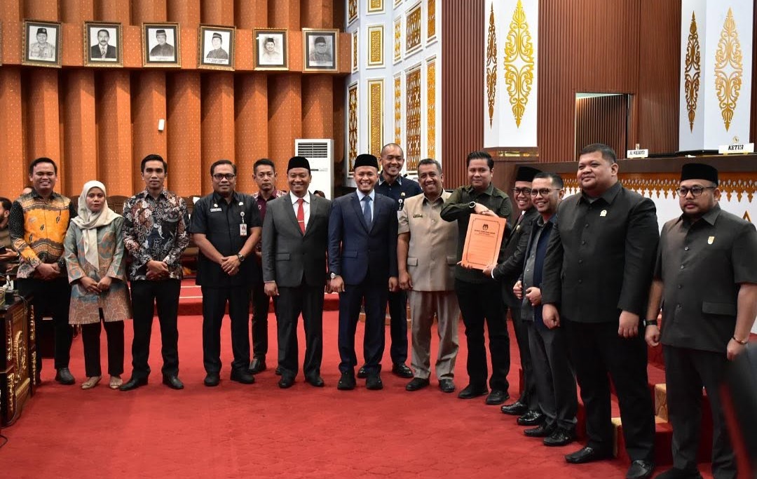 Agung-Markarius Resmi sebagai Pemimpin Baru Pekanbaru dalam Rapat Paripurna DPRD