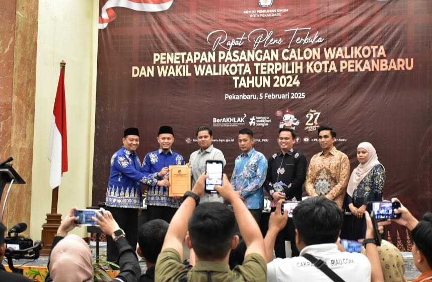 Pimpinan DPRD Pekanbaru Hadiri Rapat Pleno Penetapan Walikota Terpilih 2024