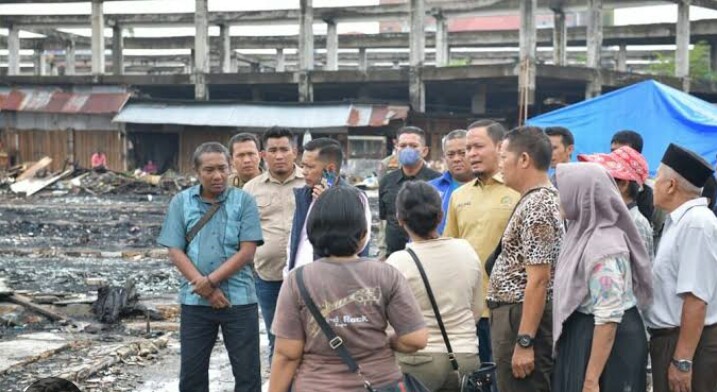 Wakil Ketua DPRD Pekanbaru, Tengku Azwendi Fajri Tinjau Kondisi Pasar Cik Puan Pasca Kebakaran