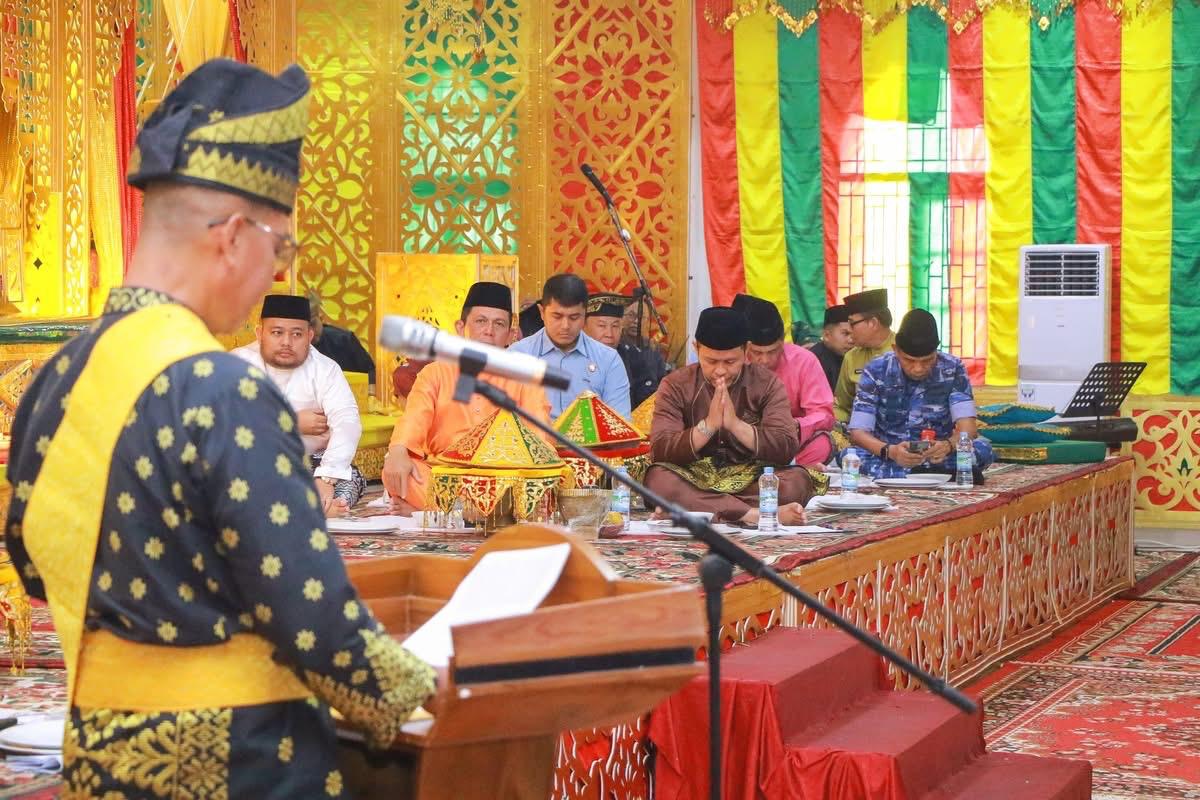 Wakil Ketua DPRD Andry Saputra Hadiri Prosesi Adat Pengukuhan Ketua MKA LAMR Kota Pekanbaru