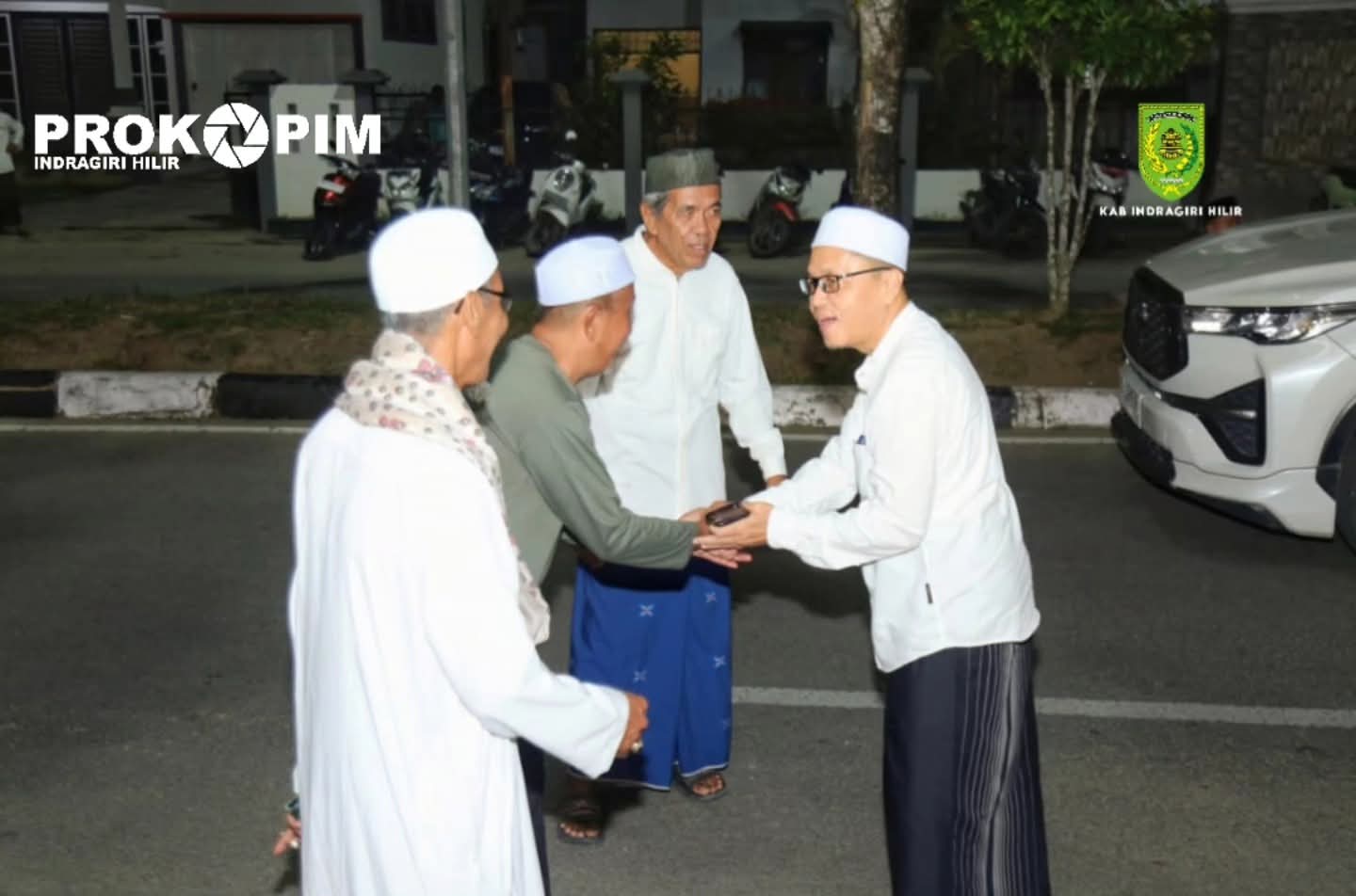 Bupati Indragiri Hilir menghadiri Haul Tuan Syekh Abdul Qodir Jailani Di Masjid Al – Zayn 1 Tembilahan