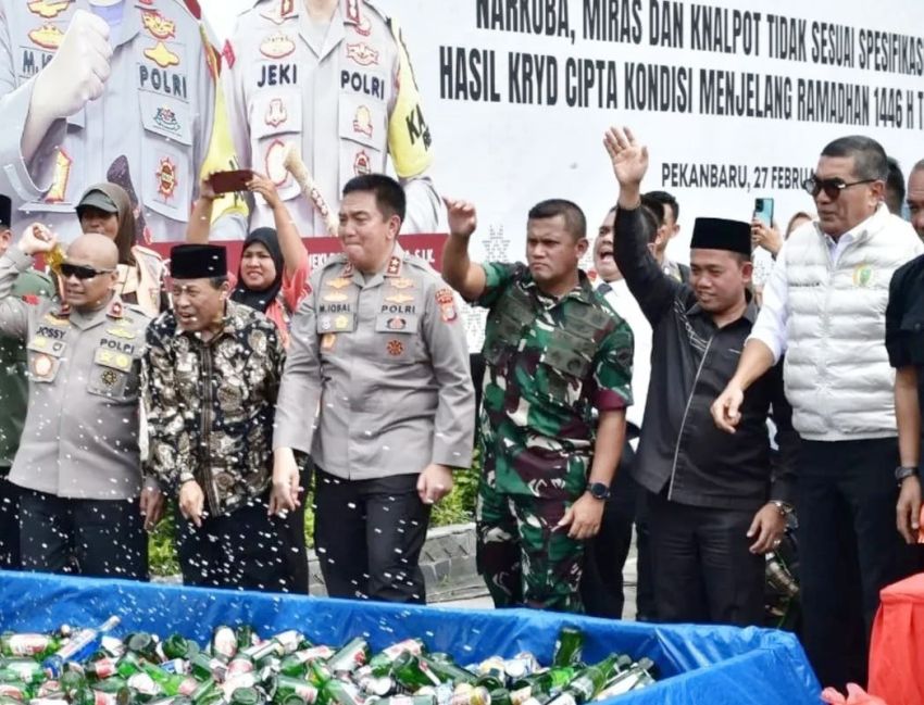 Bersama Forkopimda Riau, Ketua DPRD Pekanbaru Ikuti Pemusnahan Barang Bukti Bersama Polda