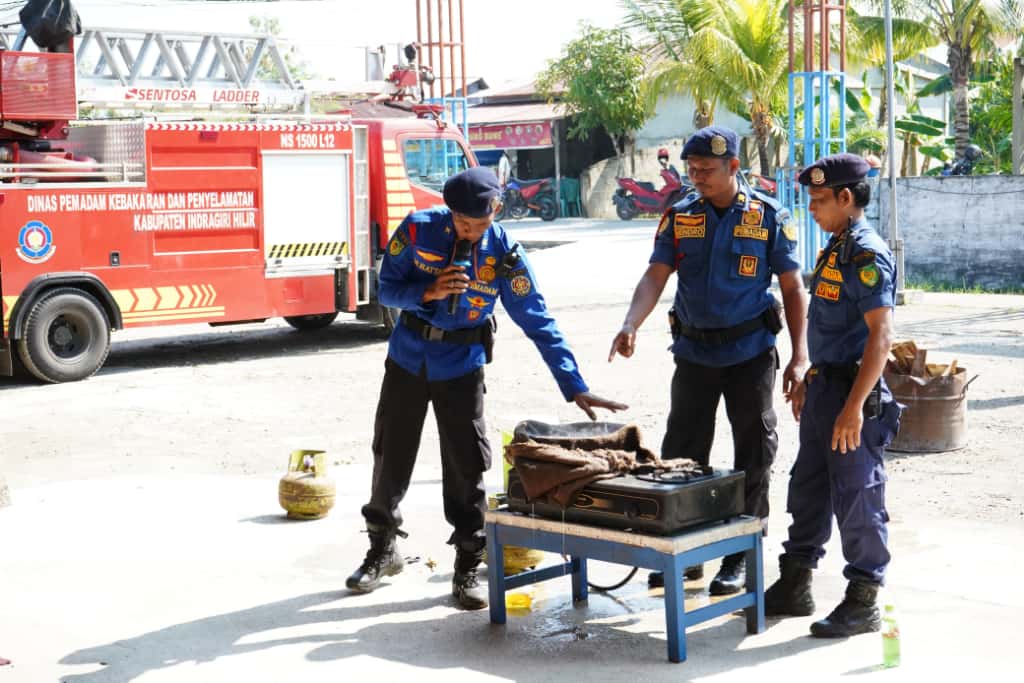 Ketua TP PKK Indragiri Hilir Katerina Susanti Buka Sosialisasi dan Edukasi Simulasi Kesiap-siagaan di Damkar Inhil
