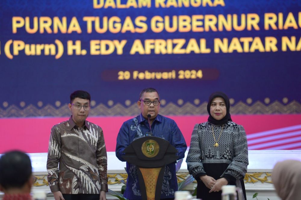 Ginda Burnama Hadiri Pelepasan Masa Purna Tugas Guernur Riau Edy Natar Nasution
