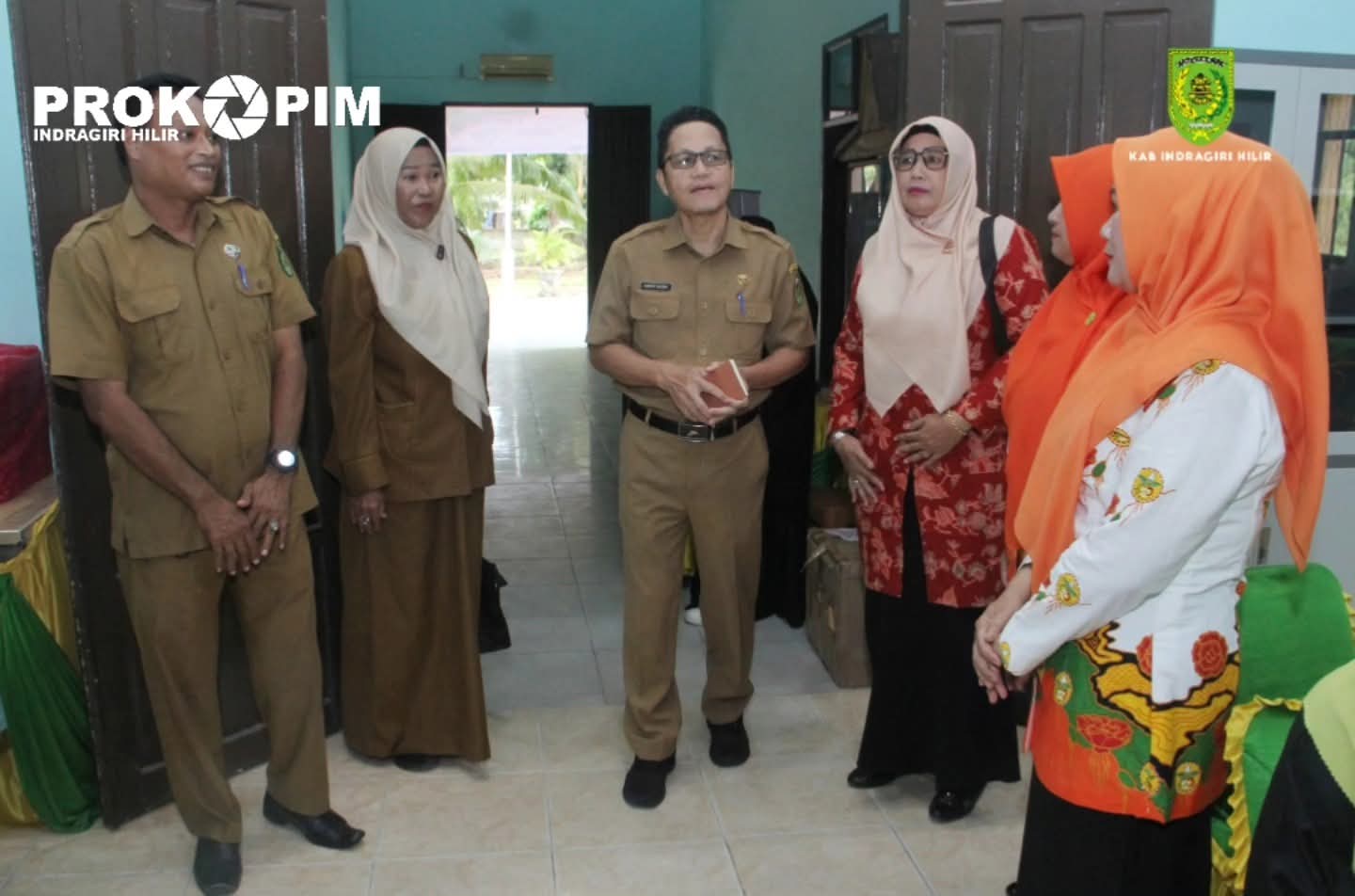 Bupati Inhil Hadiri Pertandingan Senam PERWOSI Talkshow Pusdatin PUANRI pada Lomba Senam Pantai Solop