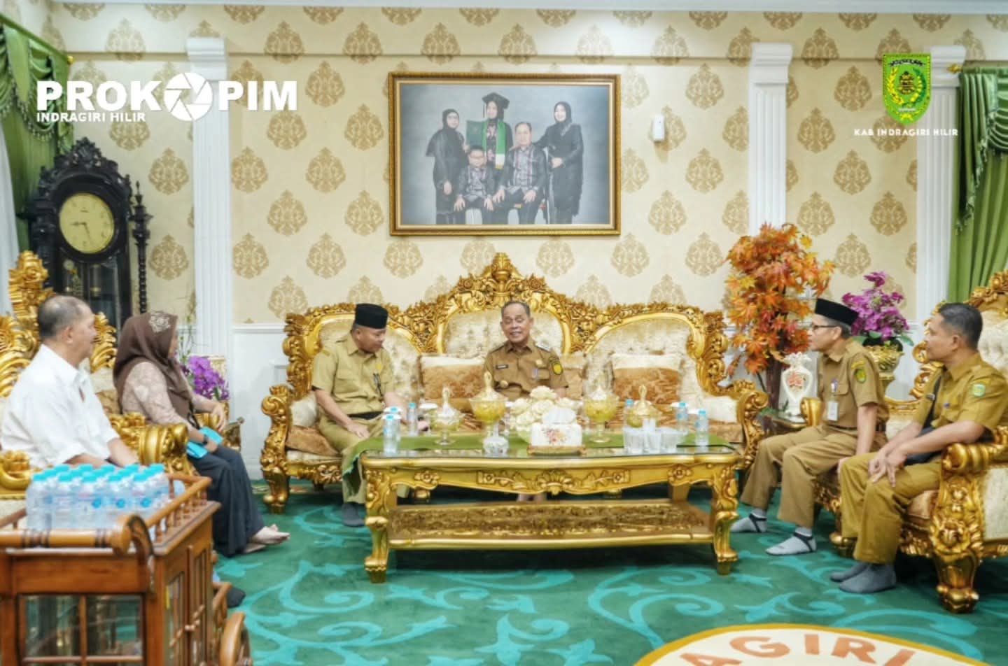 Pemkab Kuansing Sambangi Bupati Inhil, Sampaikan Undangan HUT Kuansing