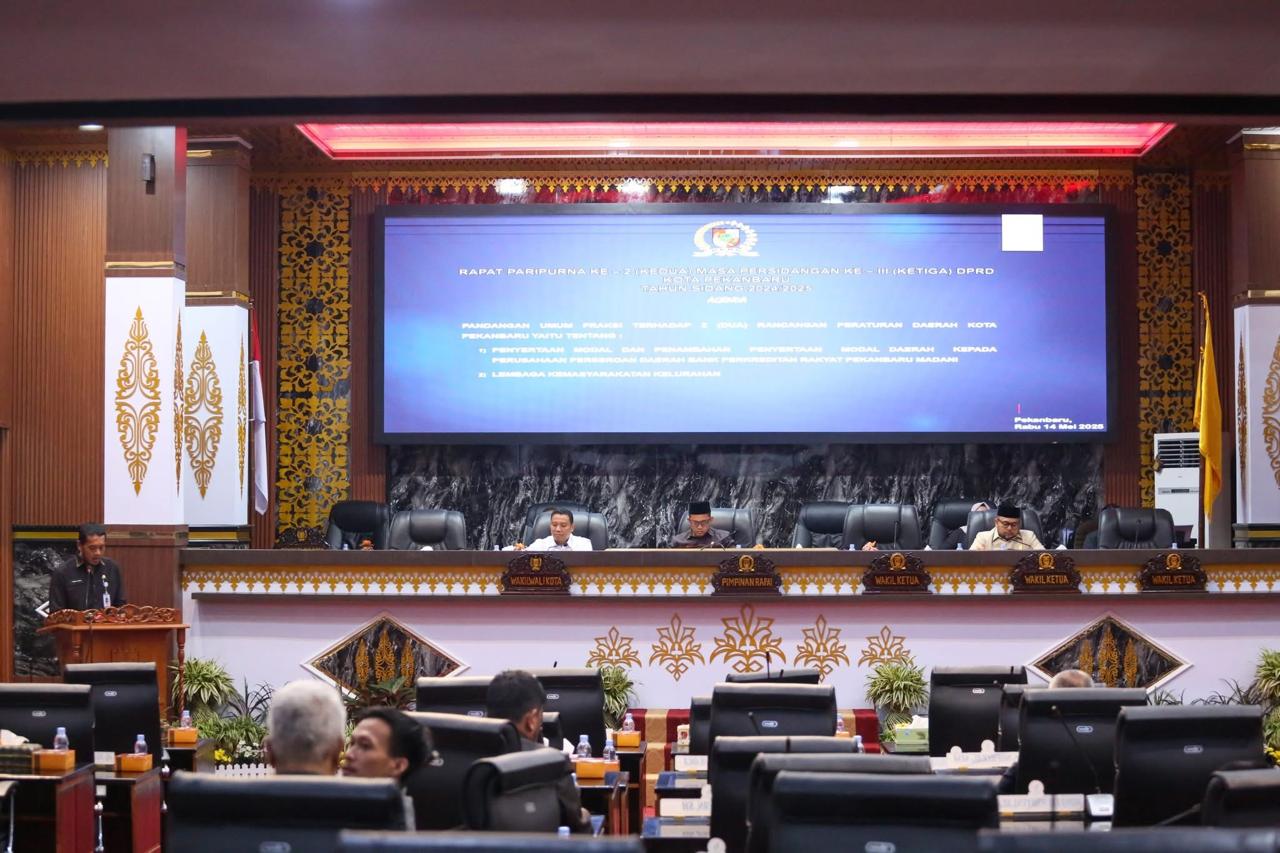 Bersama Pemko Pekanbaru, Ketua DPRD Isa Lahamid Pimpin Paripurna Pandangan Umum Fraksi Terhadap Dua Ranperda