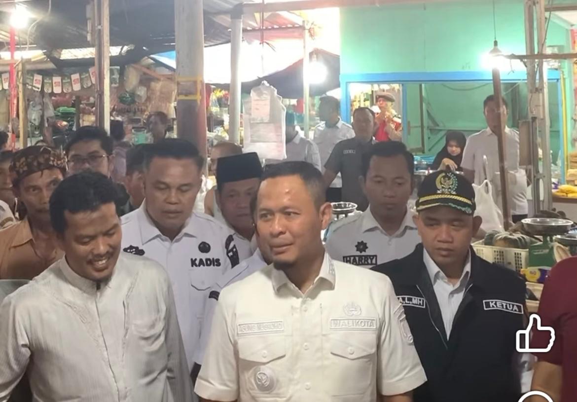 Bersama Pemko Pekanbaru, Ketua DPRD Isa Lahamid Cek Harga dan Pasokan Pangan di Pasar Cikpuan